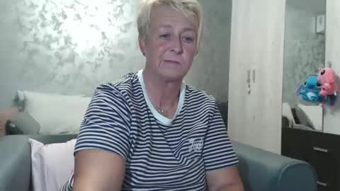 Snapshot of roses_and_lillies chatting on September 2025 05:59:02 PM Lovepinklilly online show from September 2025 05:59:02 PM