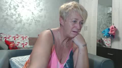 Snapshot of roses_and_lillies chatting on September 2025 05:16:02 PM Lovepinklilly online show from September 2025 05:16:02 PM