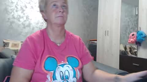 Snapshot of roses_and_lillies chatting on October 2025 04:49:02 PM Lovepinklilly online show from October 2025 04:49:02 PM