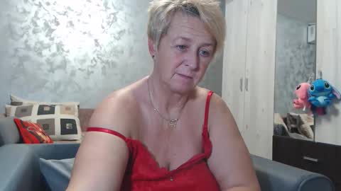 Snapshot of roses_and_lillies chatting on October 2025 12:28:02 PM Lovepinklilly online show from October 2025 12:28:02 PM