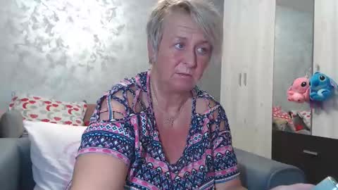 Snapshot of roses_and_lillies chatting on November 2025 05:26:01 PM Lovepinklilly online show from November 2025 05:26:01 PM