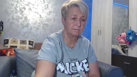 Snapshot of roses_and_lillies chatting on November 2025 06:03:02 PM Lovepinklilly online show from November 2025 06:03:02 PM