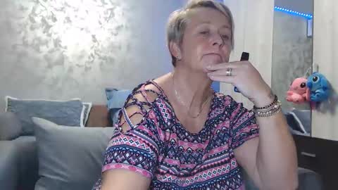 Snapshot of roses_and_lillies chatting on November 2025 05:59:01 PM Lovepinklilly online show from November 2025 05:59:01 PM