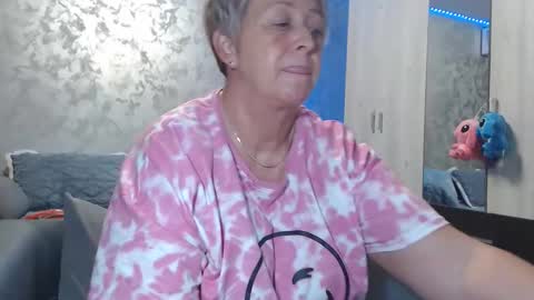 Snapshot of roses_and_lillies chatting on November 2025 05:49:01 PM Lovepinklilly online show from November 2025 05:49:01 PM