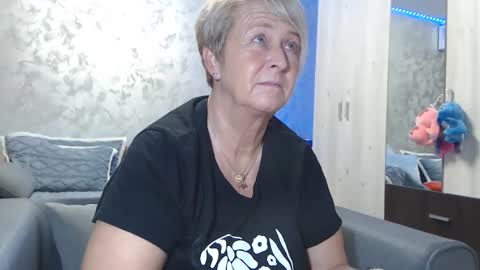 Snapshot of roses_and_lillies chatting on December 2025 06:14:03 PM Lovepinklilly online show from December 2025 06:14:03 PM