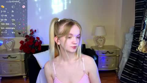 Snapshot of roses_kate chatting on October 2025 04:21:01 AM Sweety Kate online show from October 2025 04:21:01 AM