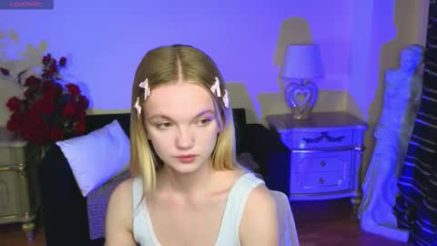 Snapshot of roses_kate chatting on October 2025 04:33:01 AM Sweety Kate online show from October 2025 04:33:01 AM