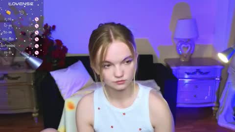 Snapshot of roses_kate chatting on October 2025 04:33:01 AM Sweety Kate online show from October 2025 04:33:01 AM