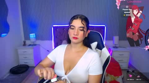Snapshot of roses_liittle_ chatting on April 2026 05:07:02 AM roses_liittle_ online show from April 2026 05:07:02 AM