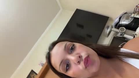 Snapshot of roshelle_xxx chatting on June 2026 06:45:02 PM Roshelle online show from June 2026 06:45:02 PM