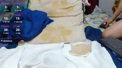 Snapshot of roshy_multisquirt chatting on April 2026 06:23:01 PM roshy online show from April 2026 06:23:01 PM