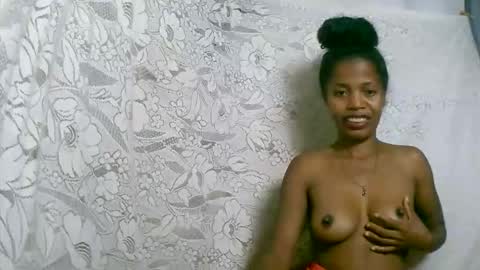 Snapshot of rosiahot1 chatting on November 2025 02:33:01 AM rosia online show from November 2025 02:33:01 AM