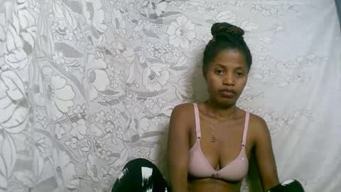 Snapshot of rosiahot1 chatting on November 2025 02:22:01 AM rosia online show from November 2025 02:22:01 AM