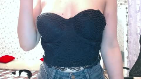 Snapshot of rosierosa chatting on February 2025 04:10:02 AM Rosie is waiting for YOU online show from February 2025 04:10:02 AM