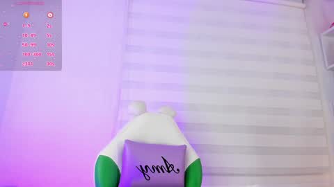 Snapshot of rosse_amyy chatting on January 2025 11:10:02 AM online show from January 2025 11:10:02 AM