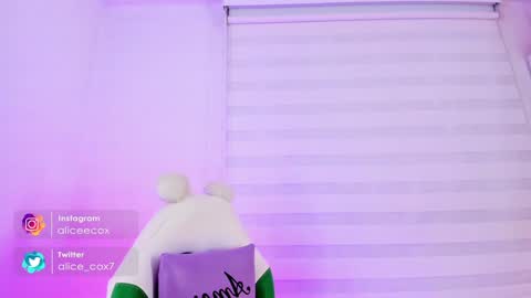 Snapshot of rosse_amyy chatting on January 2025 11:20:01 AM online show from January 2025 11:20:01 AM