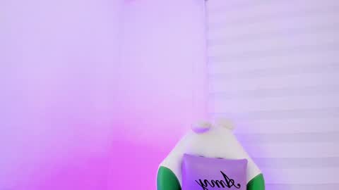 Snapshot of rosse_amyy chatting on February 2025 11:20:01 AM online show from February 2025 11:20:01 AM