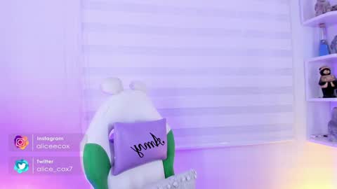 Snapshot of rosse_amyy chatting on February 2025 11:12:02 AM online show from February 2025 11:12:02 AM