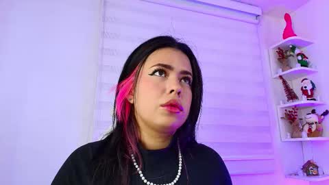 Snapshot of rosse_amyy chatting on November 2025 11:46:02 AM online show from November 2025 11:46:02 AM