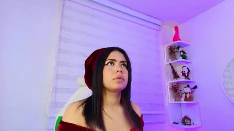 Snapshot of rosse_amyy chatting on December 2025 11:48:01 AM online show from December 2025 11:48:01 AM