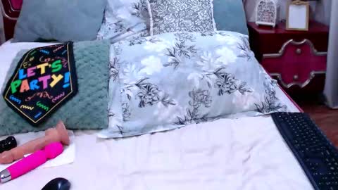 Snapshot of rossecougar_x chatting on February 2026 07:51:01 AM Rosse Cougar online show from February 2026 07:51:01 AM