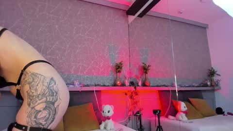 Snapshot of rossiie_hunt_ chatting on March 2026 01:18:02 PM rossiie_hunt_ online show from March 2026 01:18:02 PM