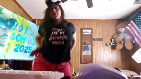 rosvelly8 online show from October 2025 04:08:01 PM