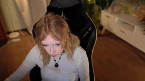 rosy_petal online show from September 2025 11:05:02 PM