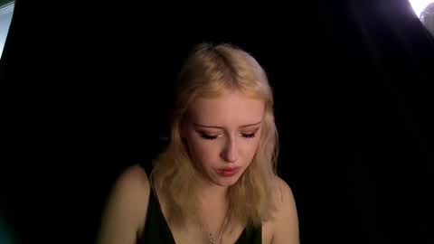 rosy_petal online show from October 2025 01:33:02 PM