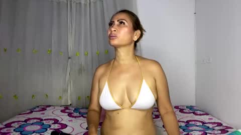 Snapshot of rousemilf4u chatting on March 2025 09:16:01 AM rouse online show from March 2025 09:16:01 AM