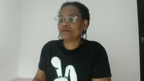 luxa online show from October 2025 07:00:01 PM