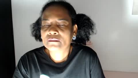 Snapshot of roushlove chatting on June 2026 07:00:01 AM luxa online show from June 2026 07:00:01 AM