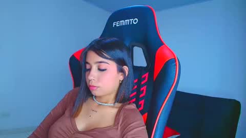 Snapshot of rousse_violet chatting on November 2025 10:10:02 PM rousse_violet online show from November 2025 10:10:02 PM