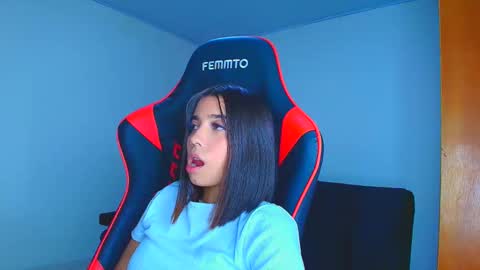 Snapshot of rousse_violet chatting on November 2025 11:27:01 PM rousse_violet online show from November 2025 11:27:01 PM