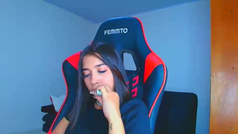 Snapshot of rousse_violet chatting on December 2025 08:58:02 PM rousse_violet online show from December 2025 08:58:02 PM