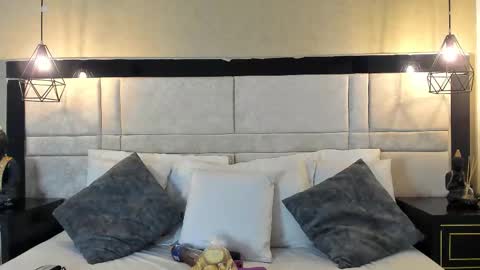 RousseWalker online show from November 2025 12:05:02 PM