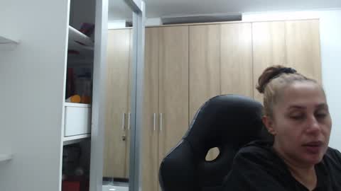 Snapshot of roxanalove7 chatting on January 2025 02:27:02 AM Roxana online show from January 2025 02:27:02 AM