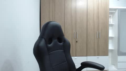 Roxana online show from December 2025 07:19:02 PM