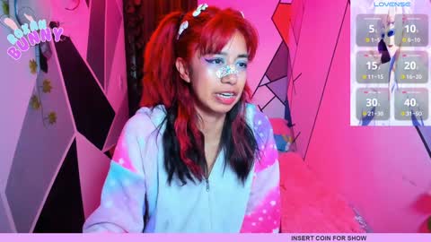 Snapshot of roxanbunny chatting on December 2024 04:31:01 AM roxxy online show from December 2024 04:31:01 AM