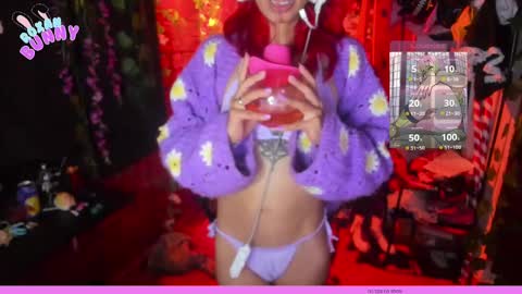 Snapshot of roxanbunny chatting on February 2025 01:47:02 AM roxxy online show from February 2025 01:47:02 AM