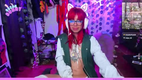 Snapshot of roxanbunny chatting on March 2025 05:11:01 AM roxxy online show from March 2025 05:11:01 AM