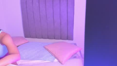 Snapshot of roxanedewalle chatting on December 2025 12:14:02 PM Roxane online show from December 2025 12:14:02 PM