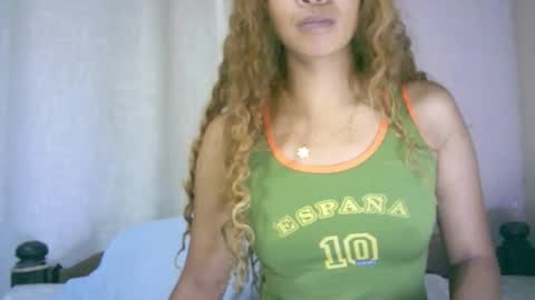 roxanne_98 online show from November 2025 01:37:01 AM