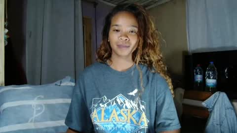 roxanne_98 online show from April 2026 06:00:01 PM