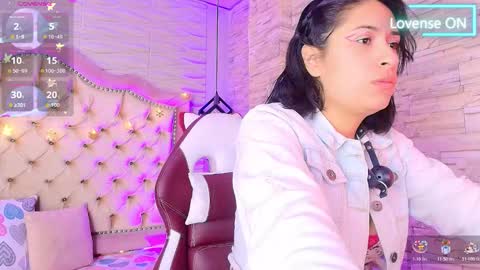 Snapshot of roxanne_han chatting on December 2025 12:10:02 PM roxanne_han online show from December 2025 12:10:02 PM