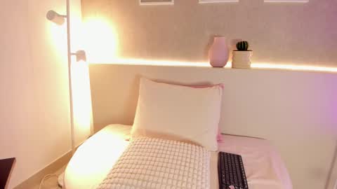 Roxanne Gomez online show from November 2025 11:24:01 AM