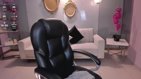 Snapshot of roxannehill_ chatting on February 2025 02:03:01 AM Roxanne Hill online show from February 2025 02:03:01 AM