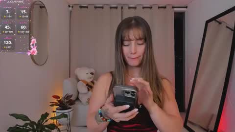 Snapshot of roxie_gates chatting on October 2025 10:58:02 PM R O X I E online show from October 2025 10:58:02 PM