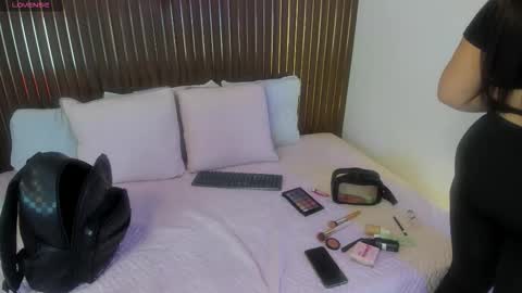 Roxie  online show from October 2025 12:06:01 PM