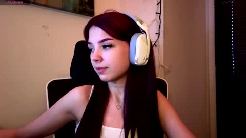 Snapshot of roxiepiurkowski chatting on April 2026 03:09:02 PM Hana online show from April 2026 03:09:02 PM